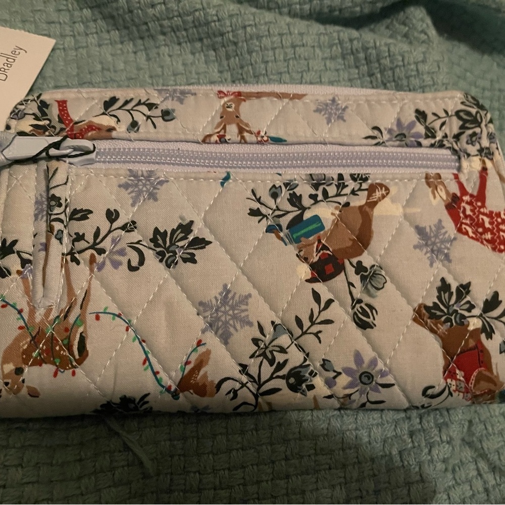VERA BRADLEY TURNLOCK WALLET IN MERRY MISCHEIF DEERS, NWT - Picture 3 of 8